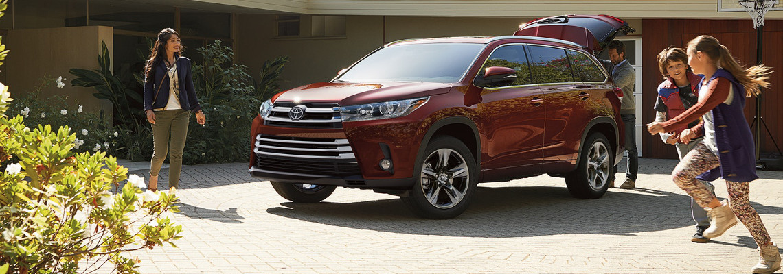 2018 Toyota Highlander Available in Braintree, MA