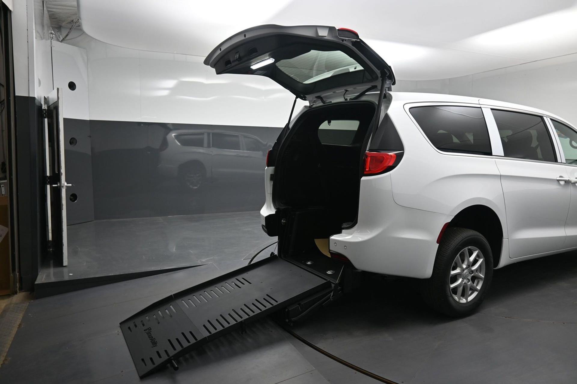 2026 Chrysler Voyager LX