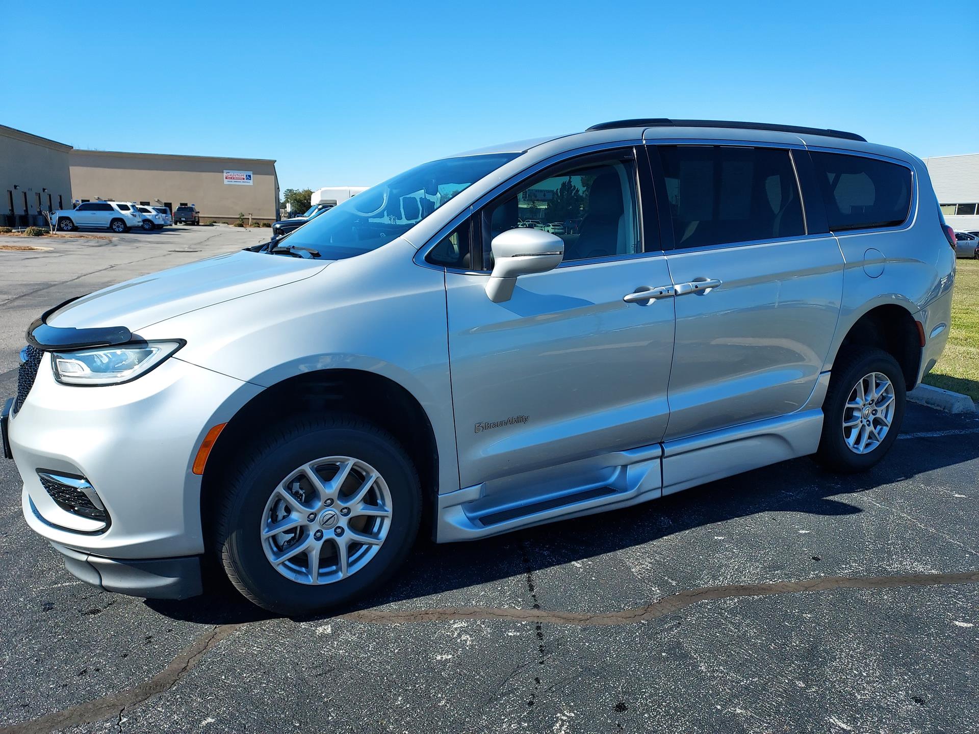 Used 2022 Chrysler Pacifica Touring L with VIN 2C4RC1BG4NR189344 for sale in Louisville, KY