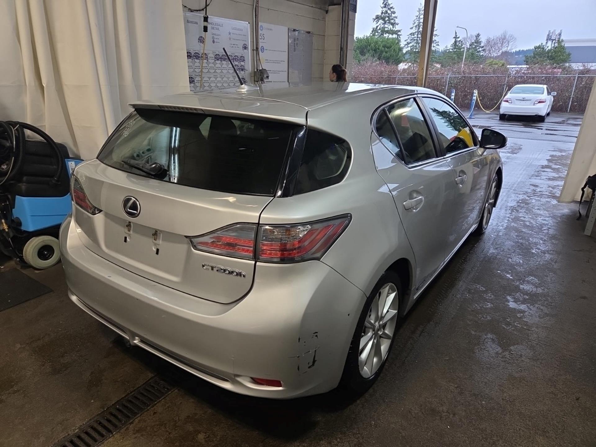 View vehicle photo 4