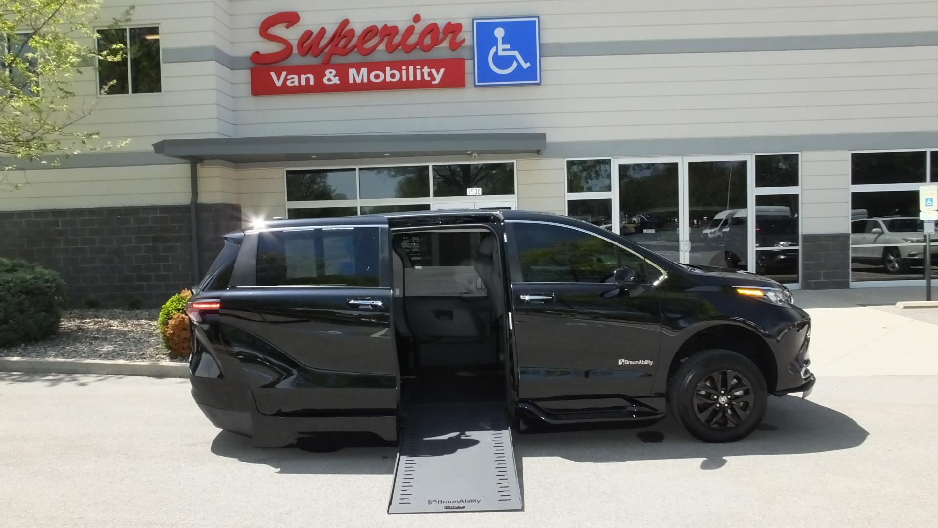 Used 2024 Toyota Sienna XLE with VIN 5TDYRKEC2RS196167 for sale in Louisville, KY