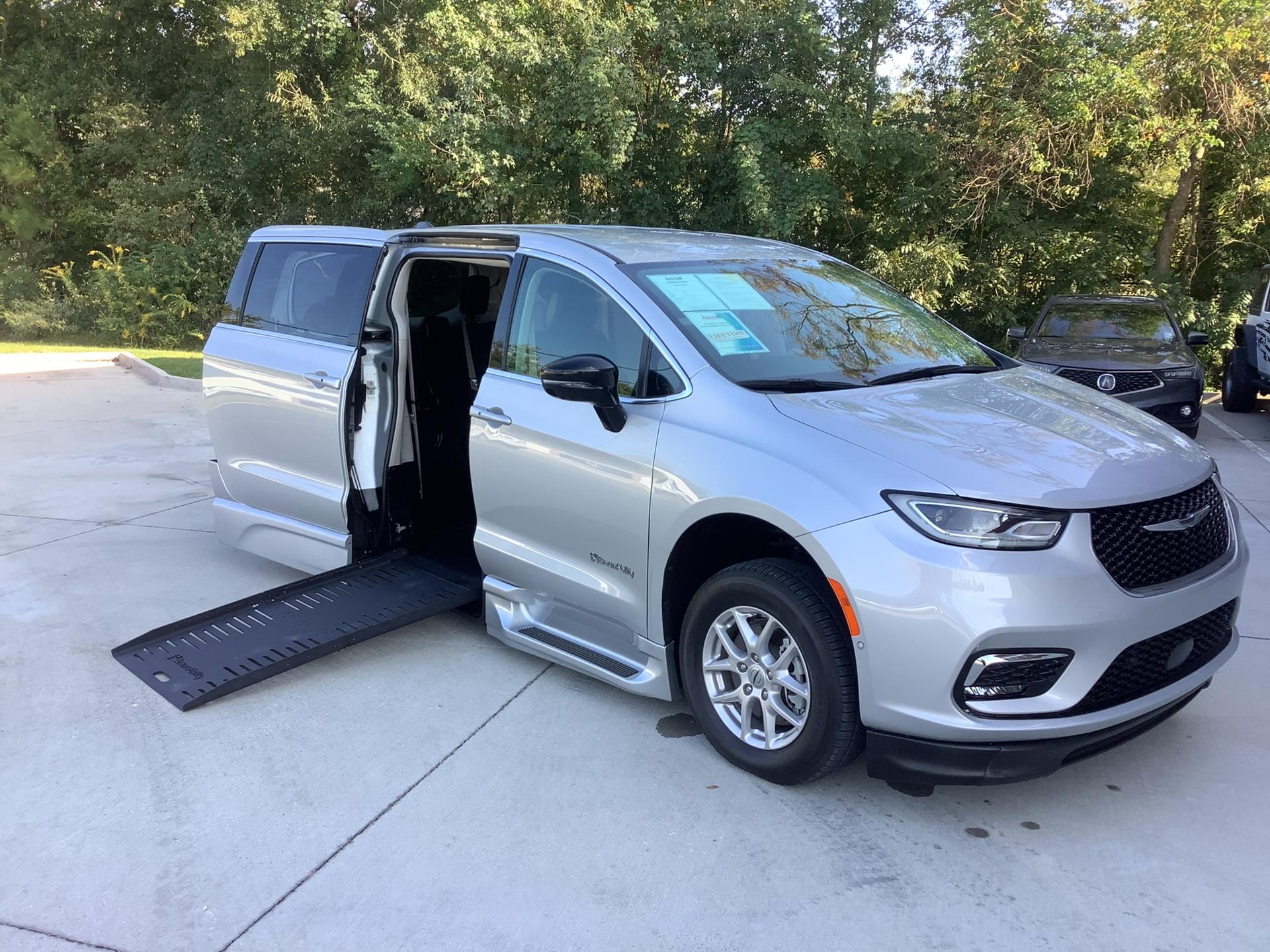 2024 Chrysler Pacifica Touring L