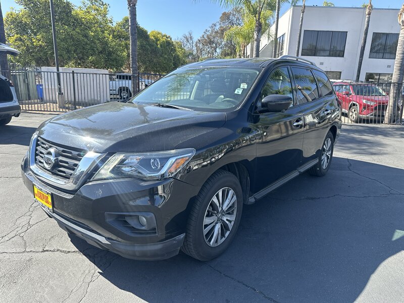 2020 Nissan Pathfinder SL 2WD's photo