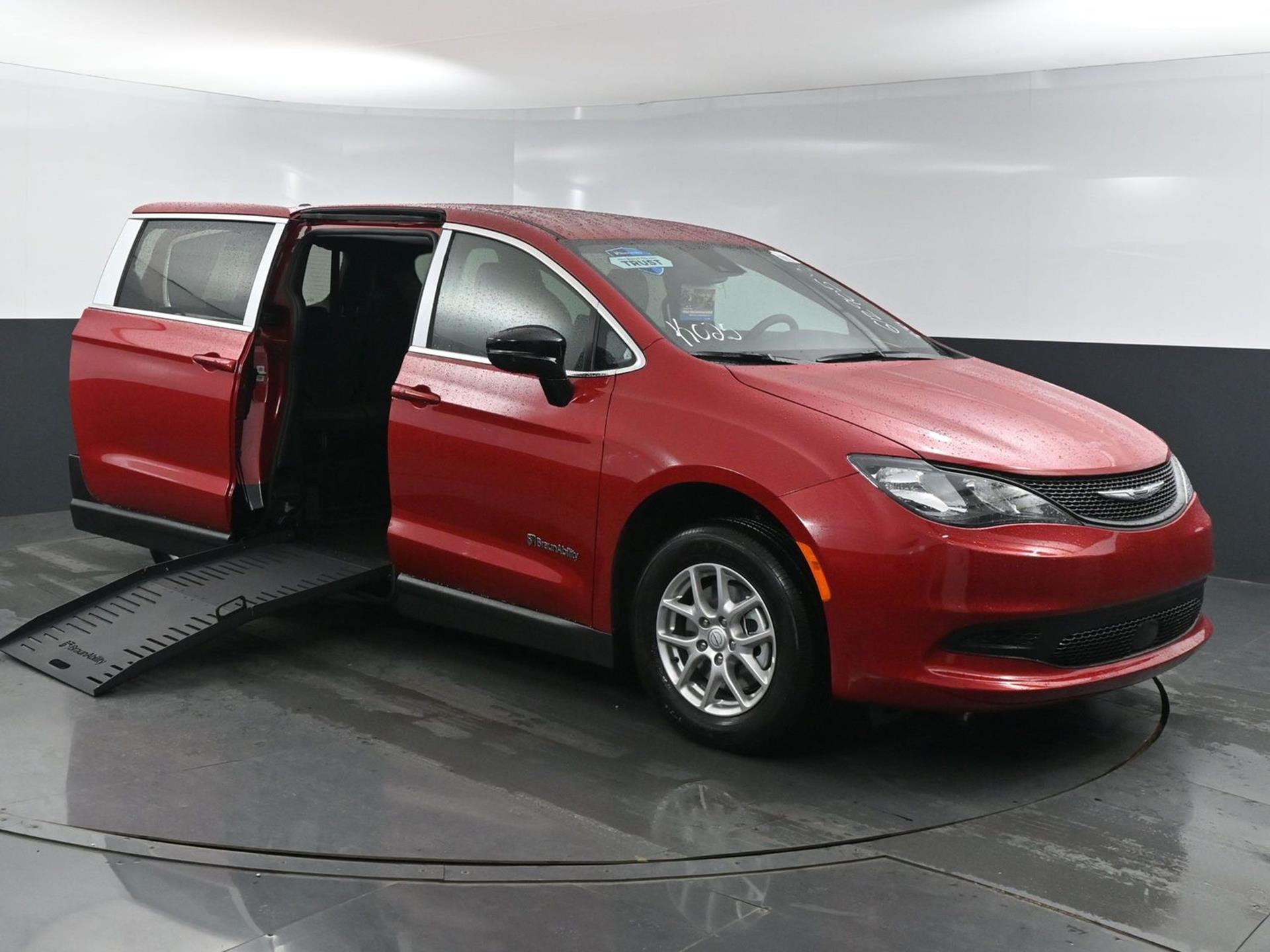 2025 Chrysler Voyager LX