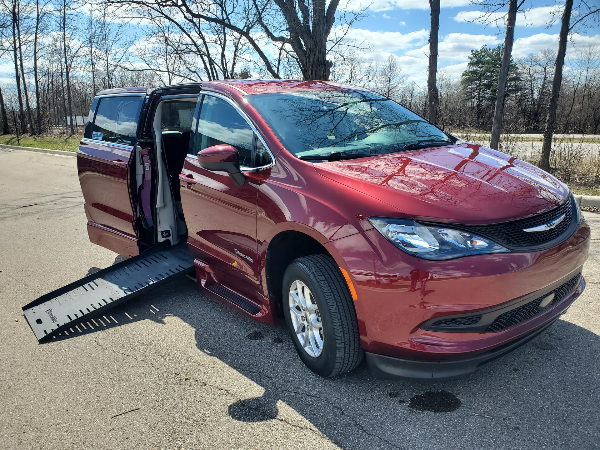 2023 Chrysler Voyager LX BraunAbility - Pacifica/Voyager Fold-Out XT's photo