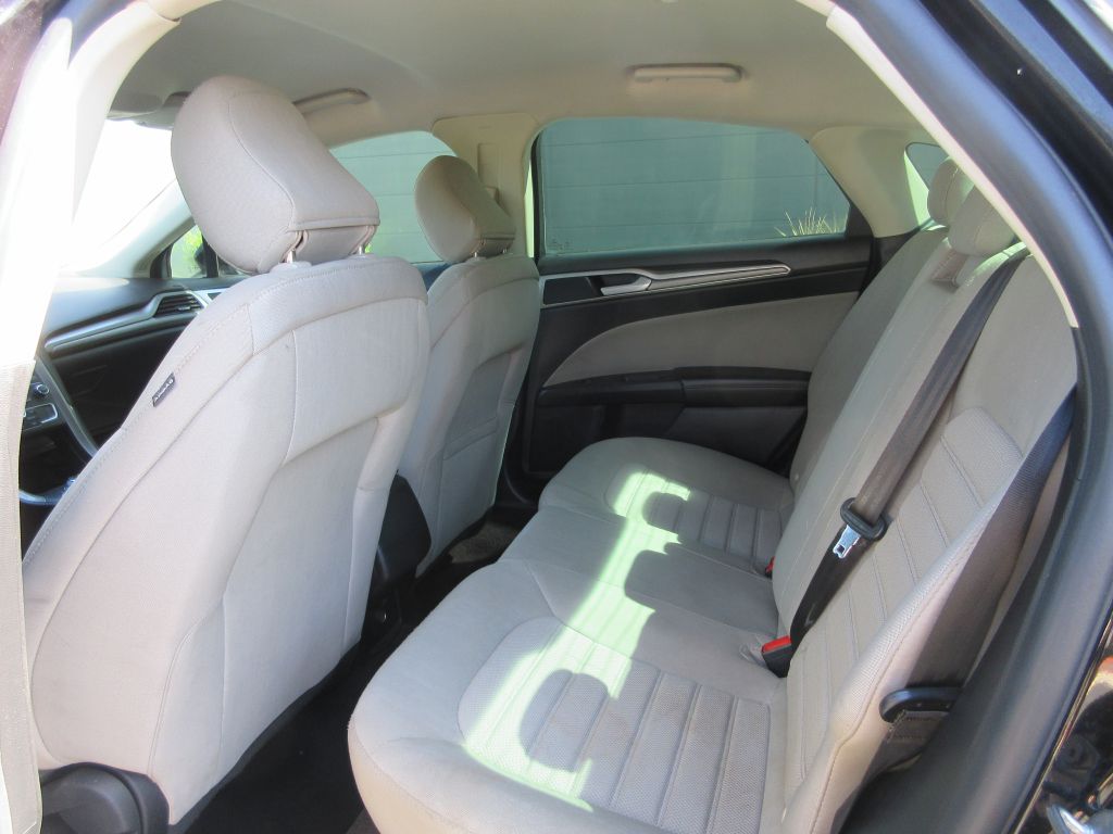 Car Image 9