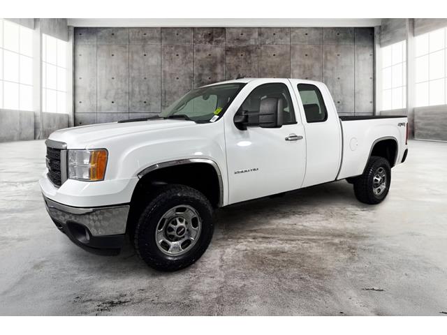 White 2011 GMC Sierra 2500HD Pickup Truck Four-Wheel Drive 6-Speed Automatic