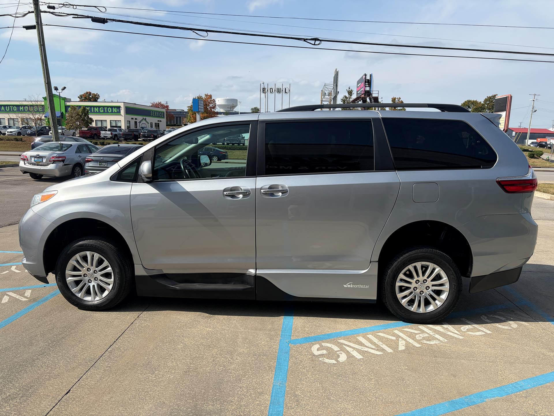 PRE OWNED 2017 Toyota Sienna XLE