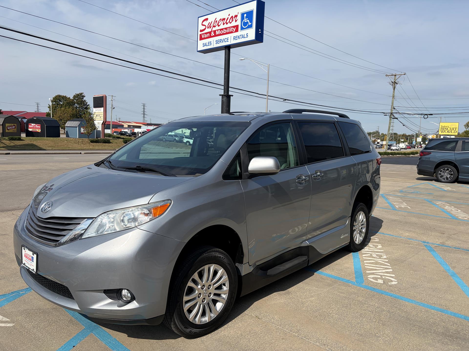 PRE OWNED 2017 Toyota Sienna XLE