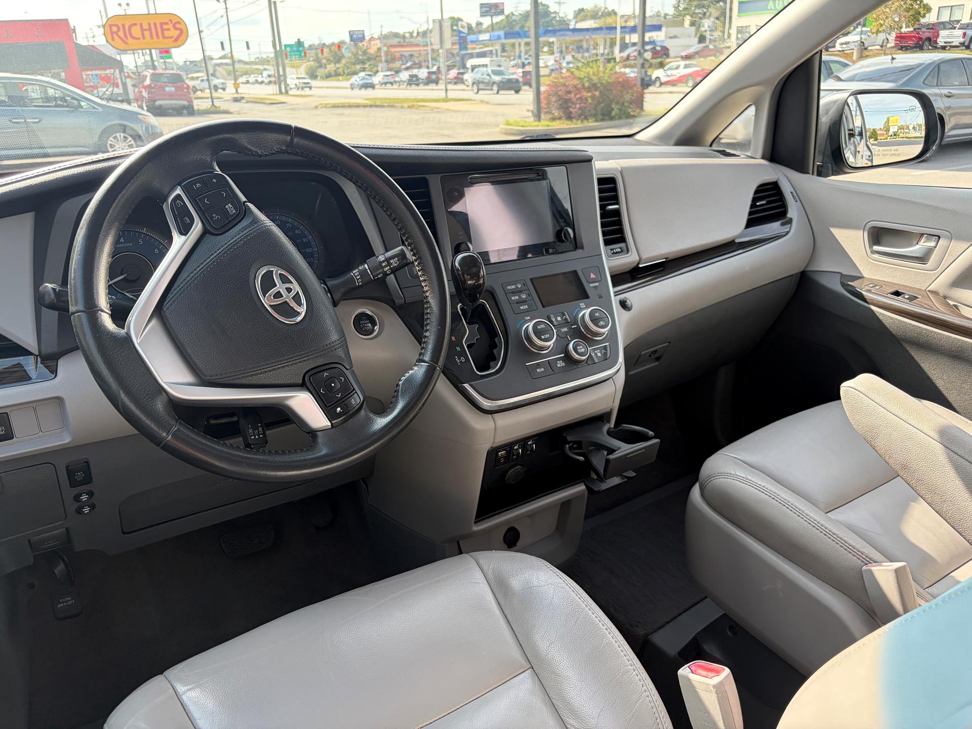 PRE OWNED 2017 Toyota Sienna XLE