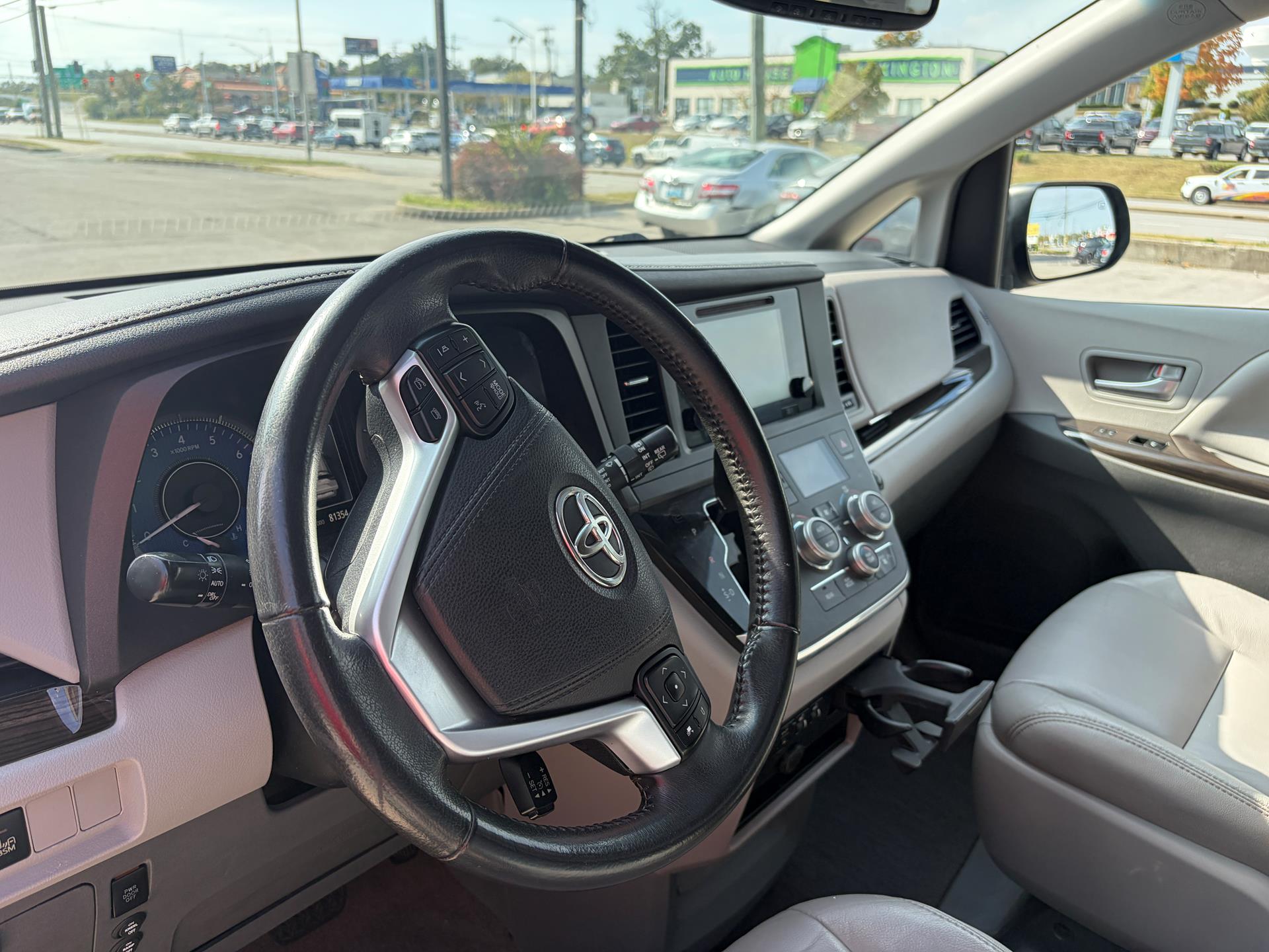 PRE OWNED 2017 Toyota Sienna XLE
