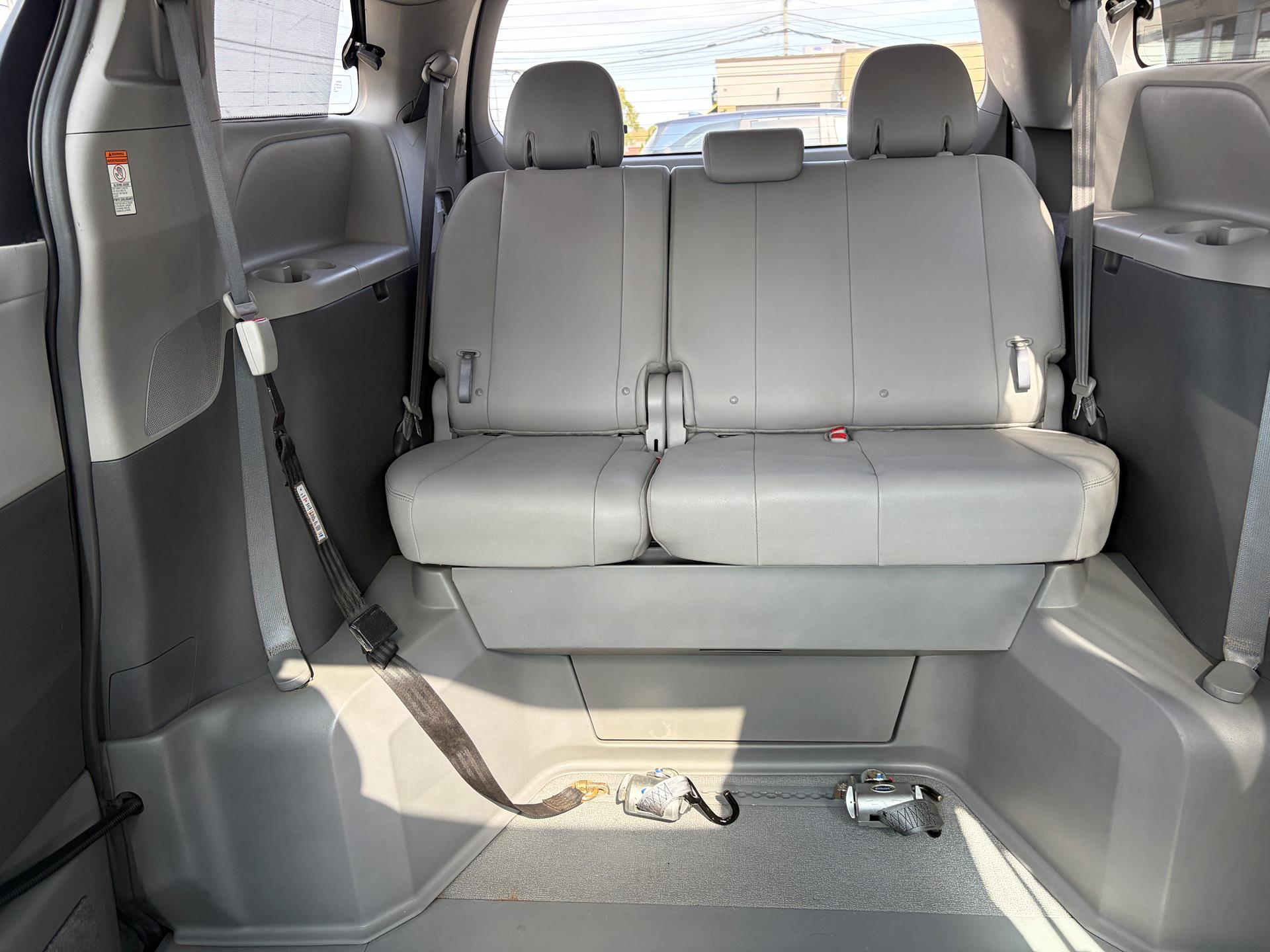 PRE OWNED 2017 Toyota Sienna XLE