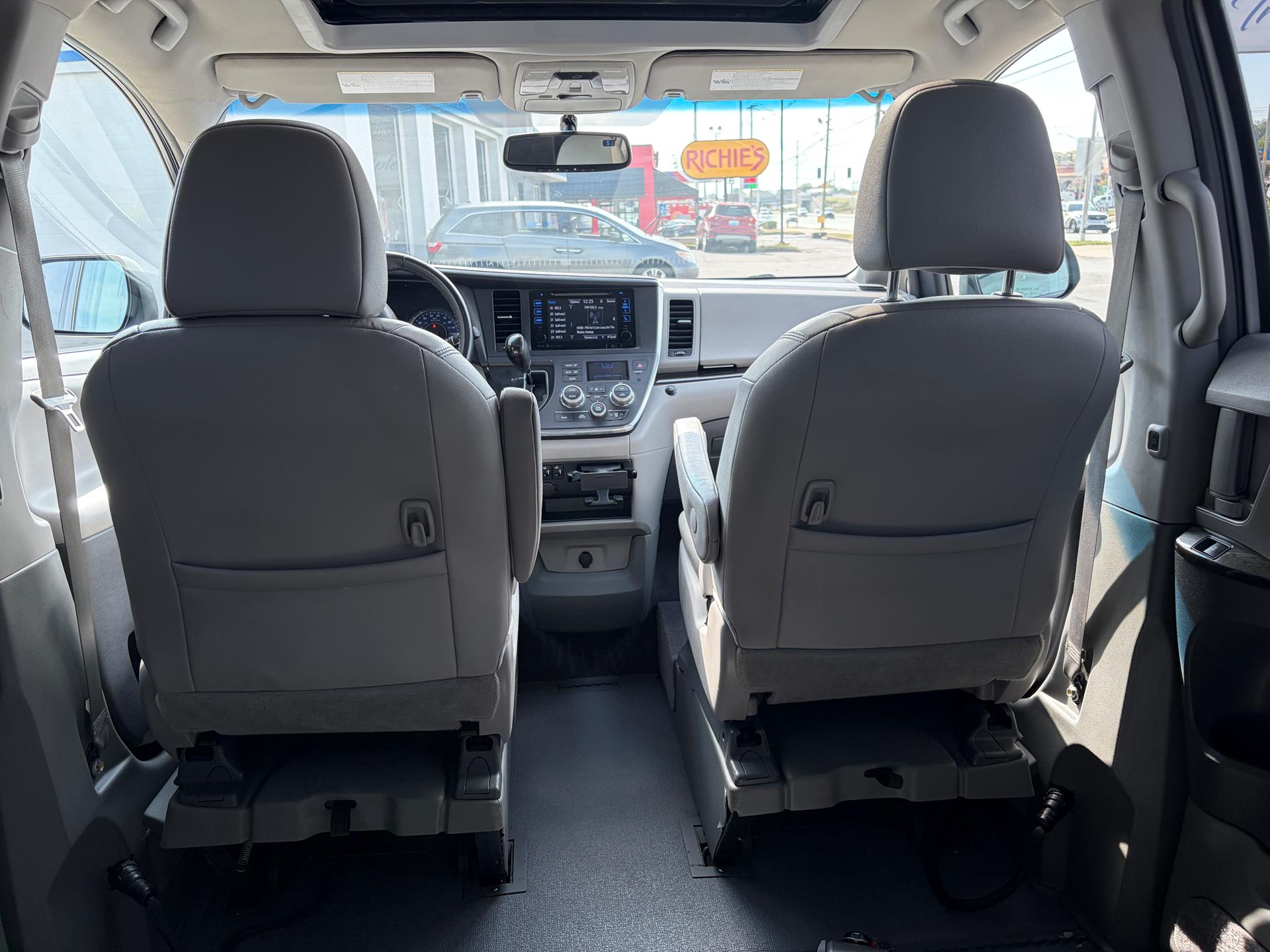 PRE OWNED 2017 Toyota Sienna XLE