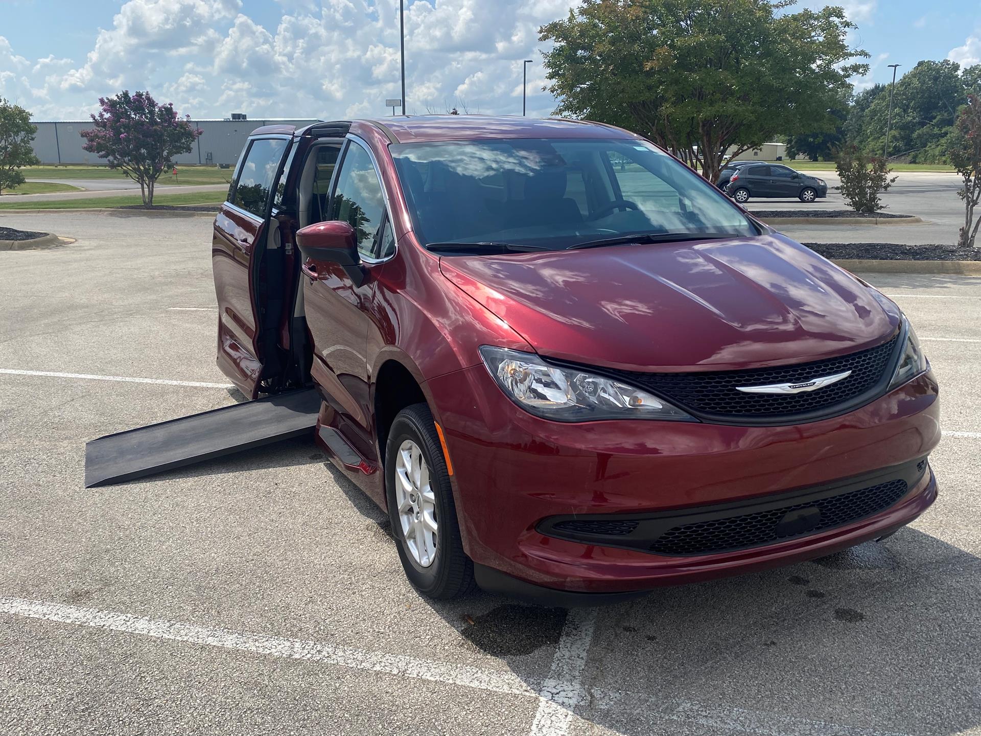 2022 Chrysler Voyager LX's photo