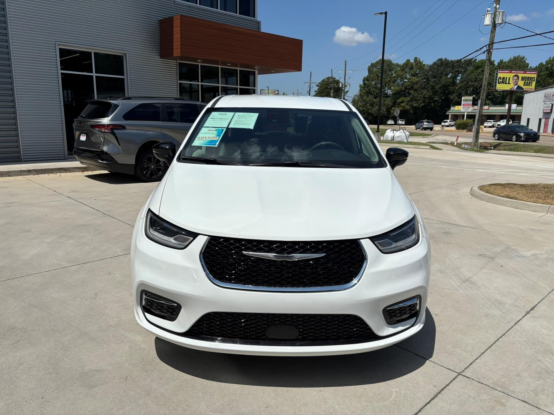 PRE OWNED 2024 Chrysler Pacifica Touring L