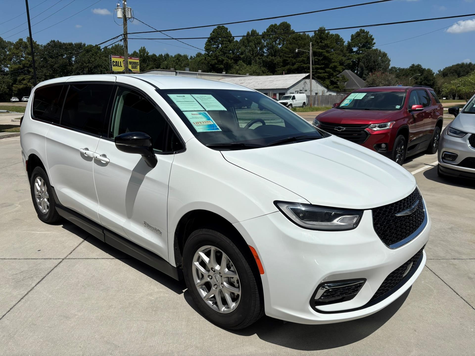 PRE OWNED 2024 Chrysler Pacifica Touring L