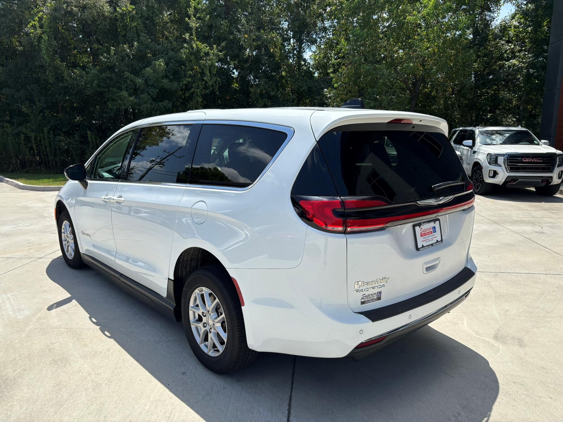 PRE OWNED 2024 Chrysler Pacifica Touring L