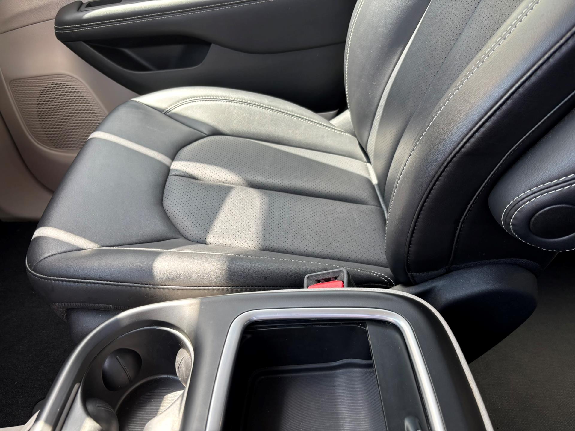 PRE OWNED 2024 Chrysler Pacifica Touring L