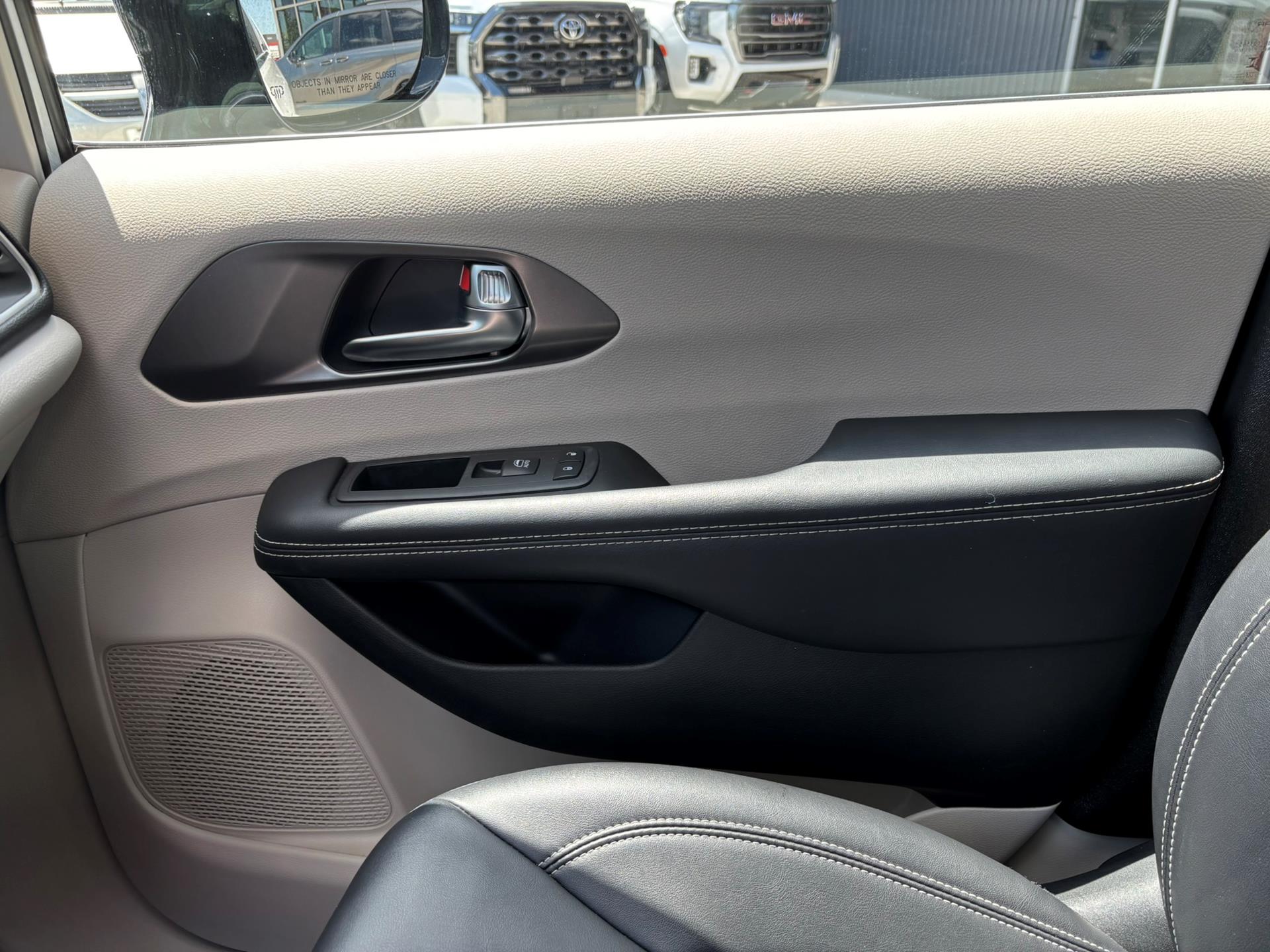 PRE OWNED 2024 Chrysler Pacifica Touring L