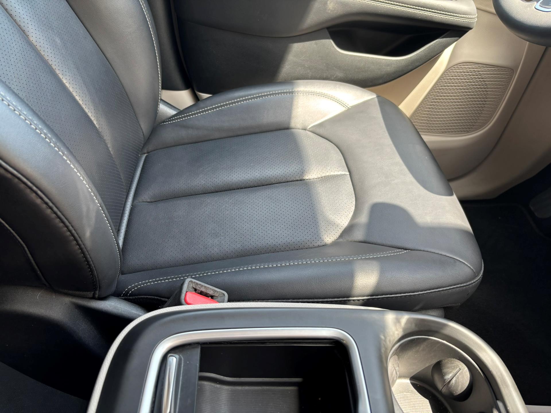 PRE OWNED 2024 Chrysler Pacifica Touring L