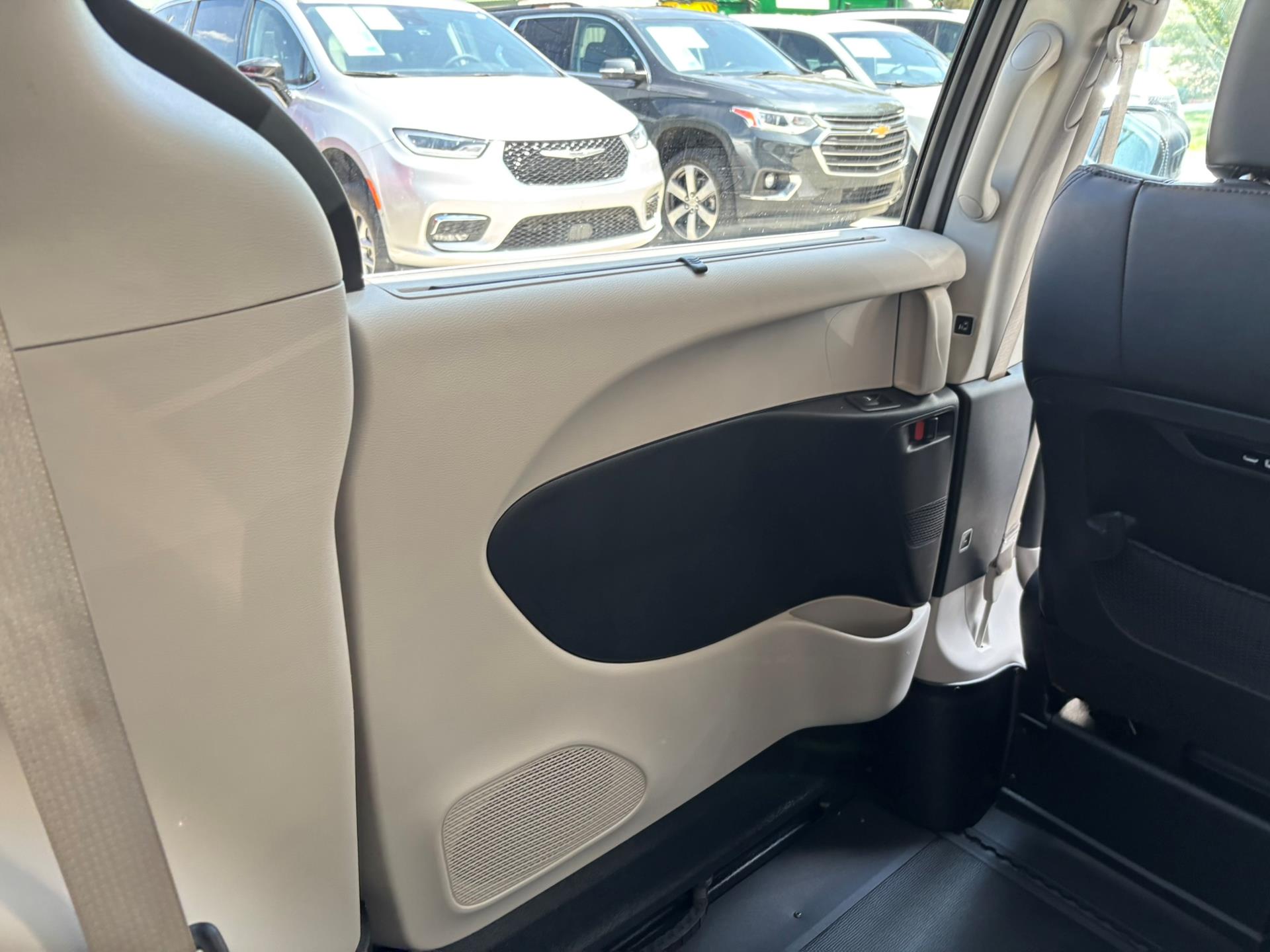 PRE OWNED 2024 Chrysler Pacifica Touring L