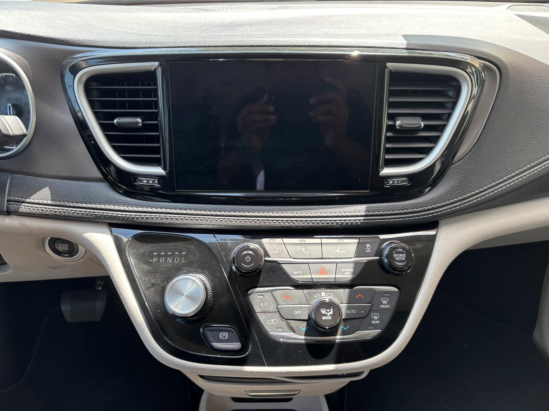 PRE OWNED 2024 Chrysler Pacifica Touring L