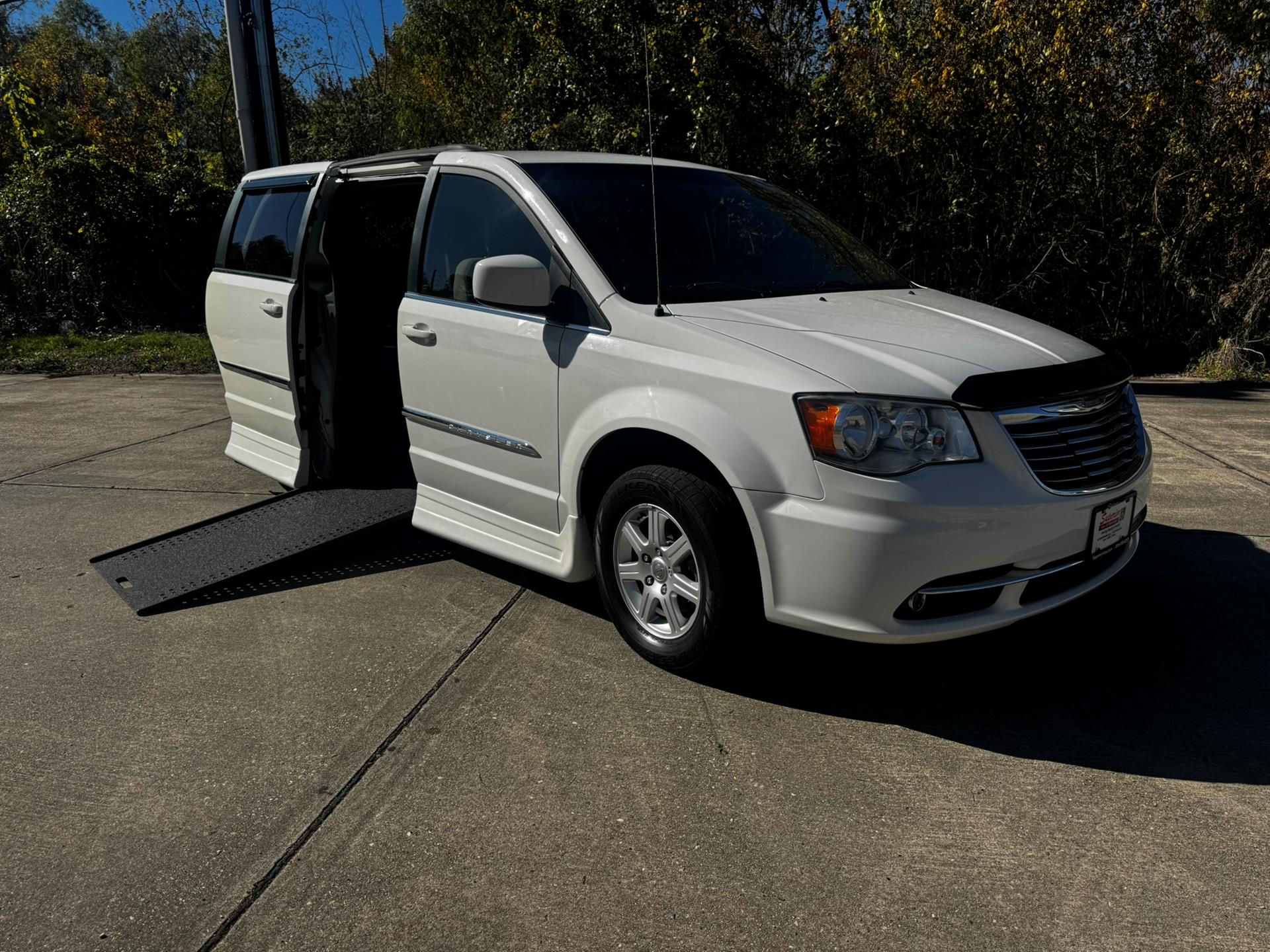 2011 Chrysler Town & Country Touring's photo