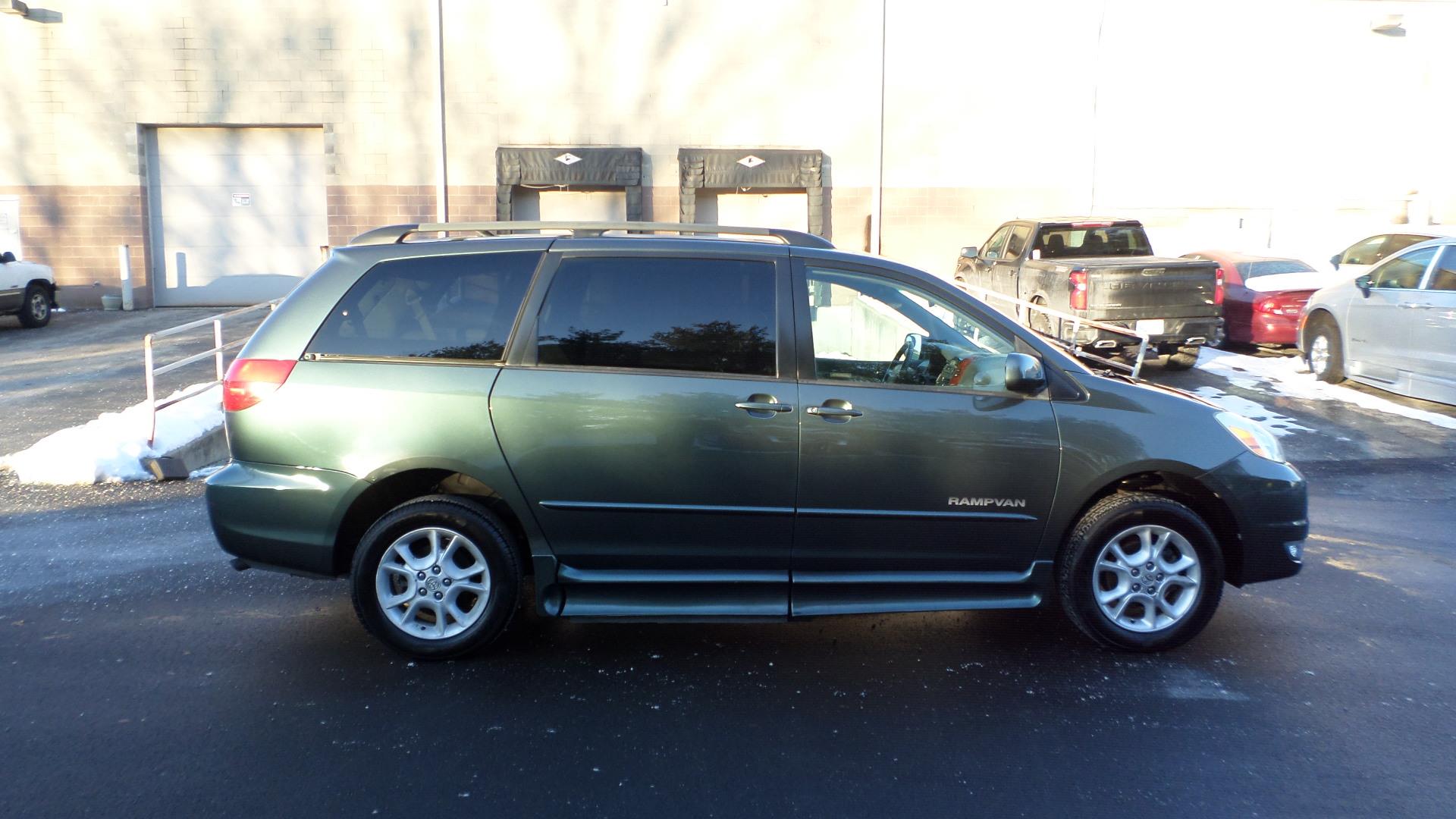 Used 2005 Toyota Sienna XLE Limited with VIN 5TDZA22C65S296797 for sale in Louisville, KY