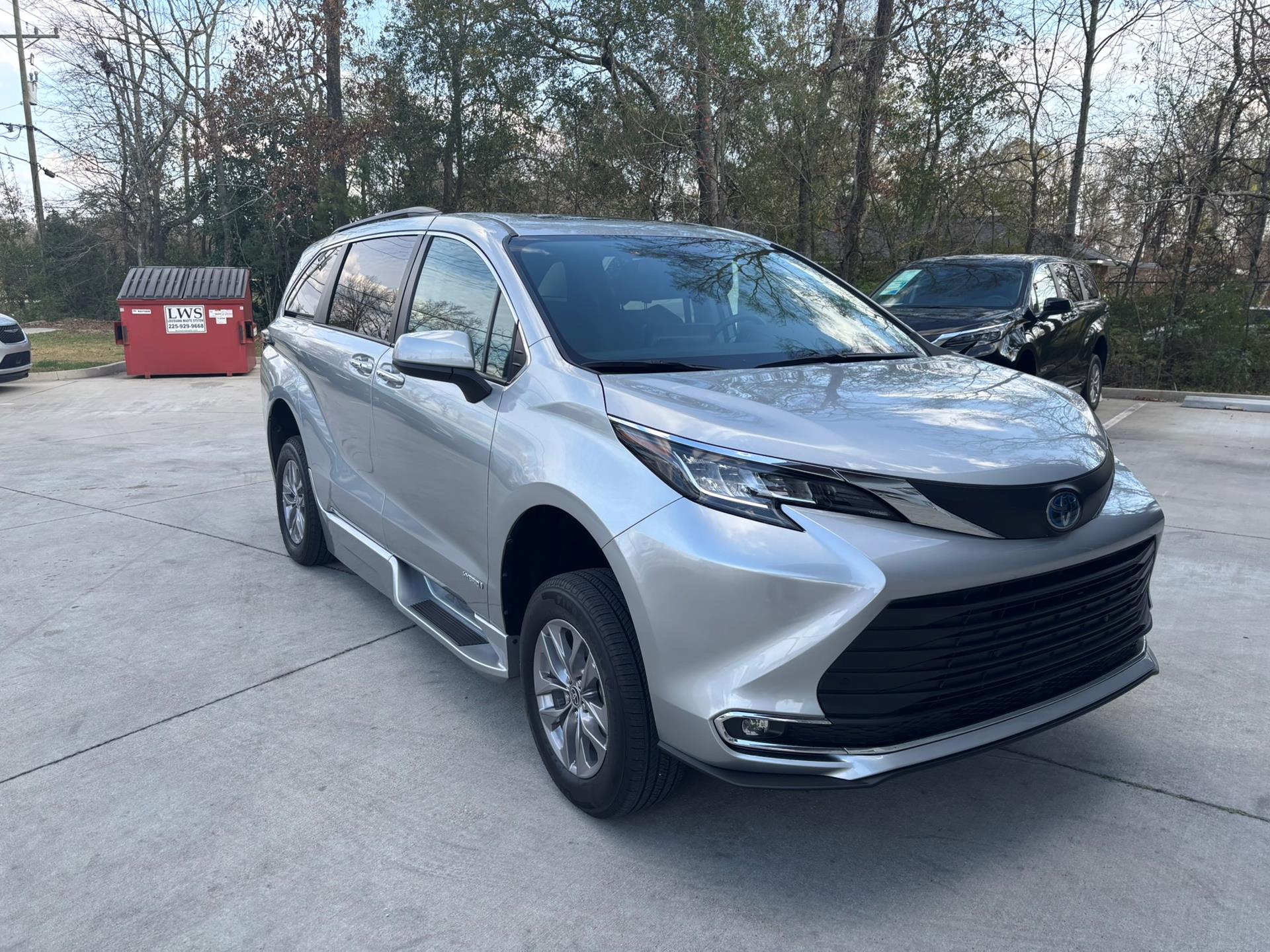 2021 Toyota Sienna XLE's photo