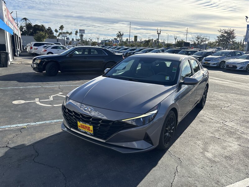 2023 Hyundai Elantra SEL's photo