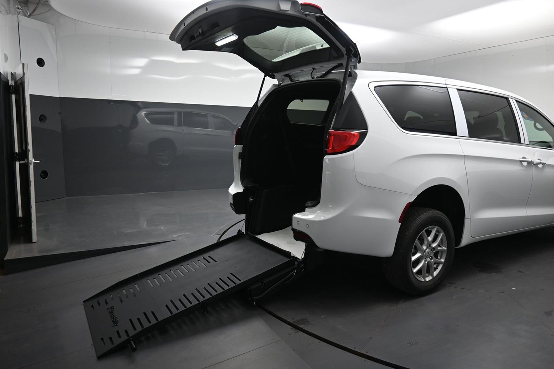 2026 Chrysler Voyager LX