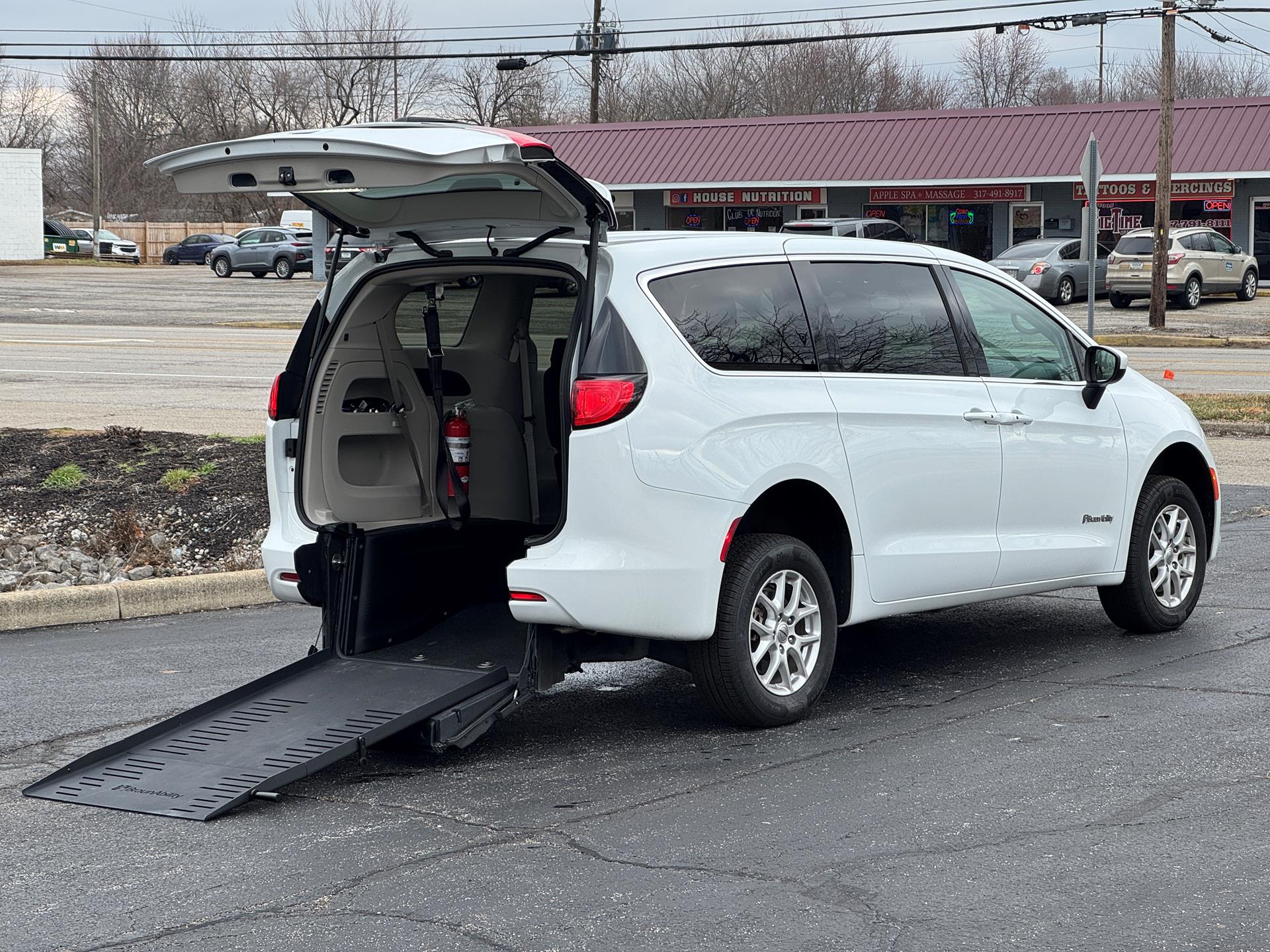 2023 Chrysler Voyager LX's photo
