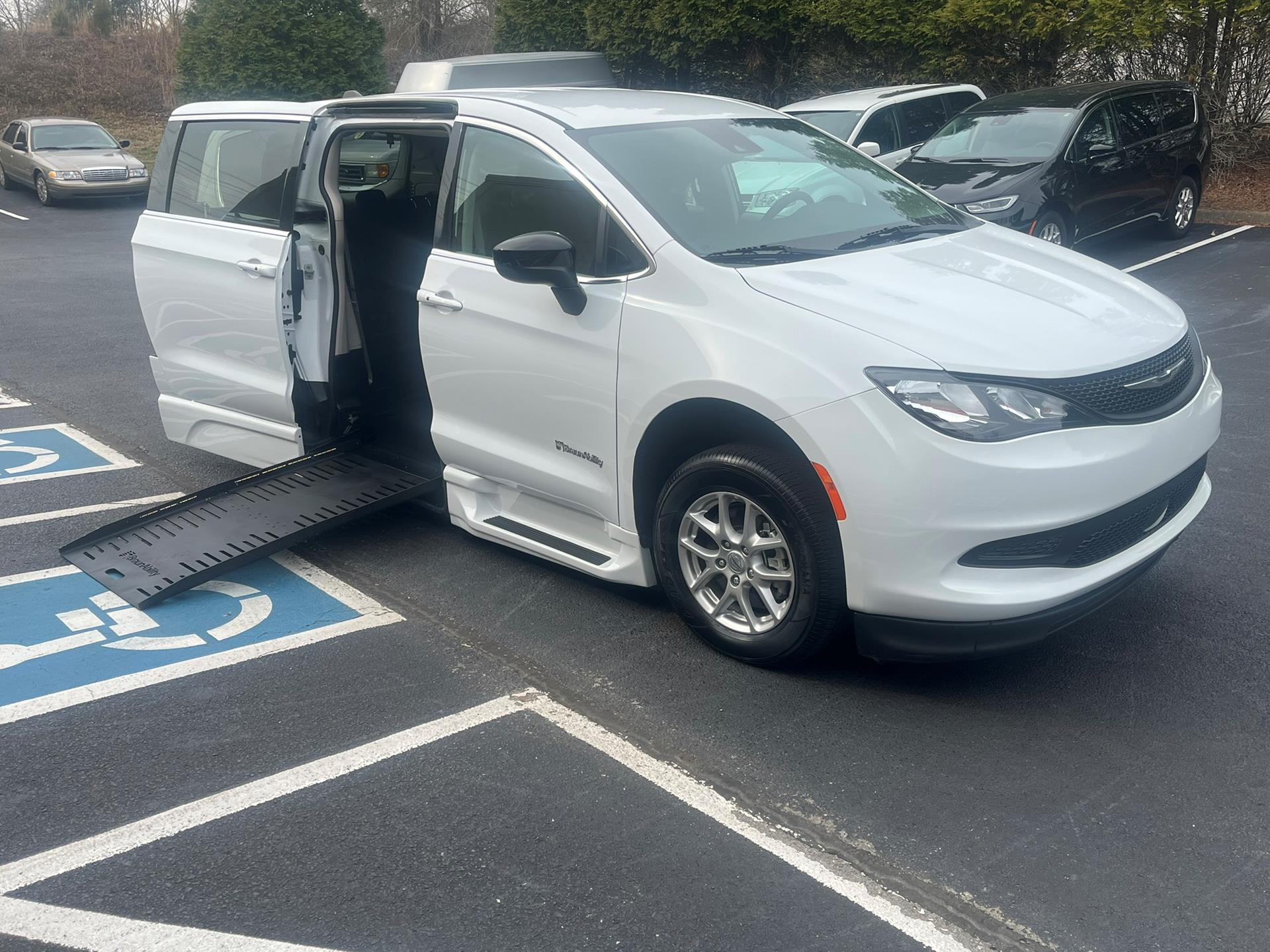 2024 Chrysler Voyager LX's photo