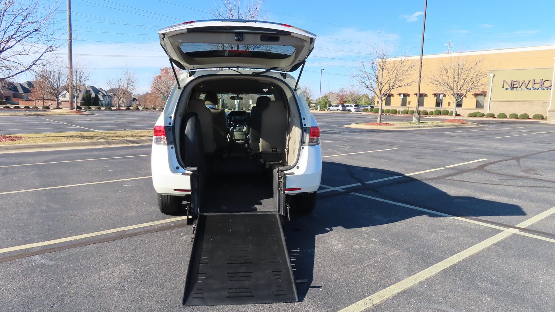 2015 Honda Odyssey LX's photo