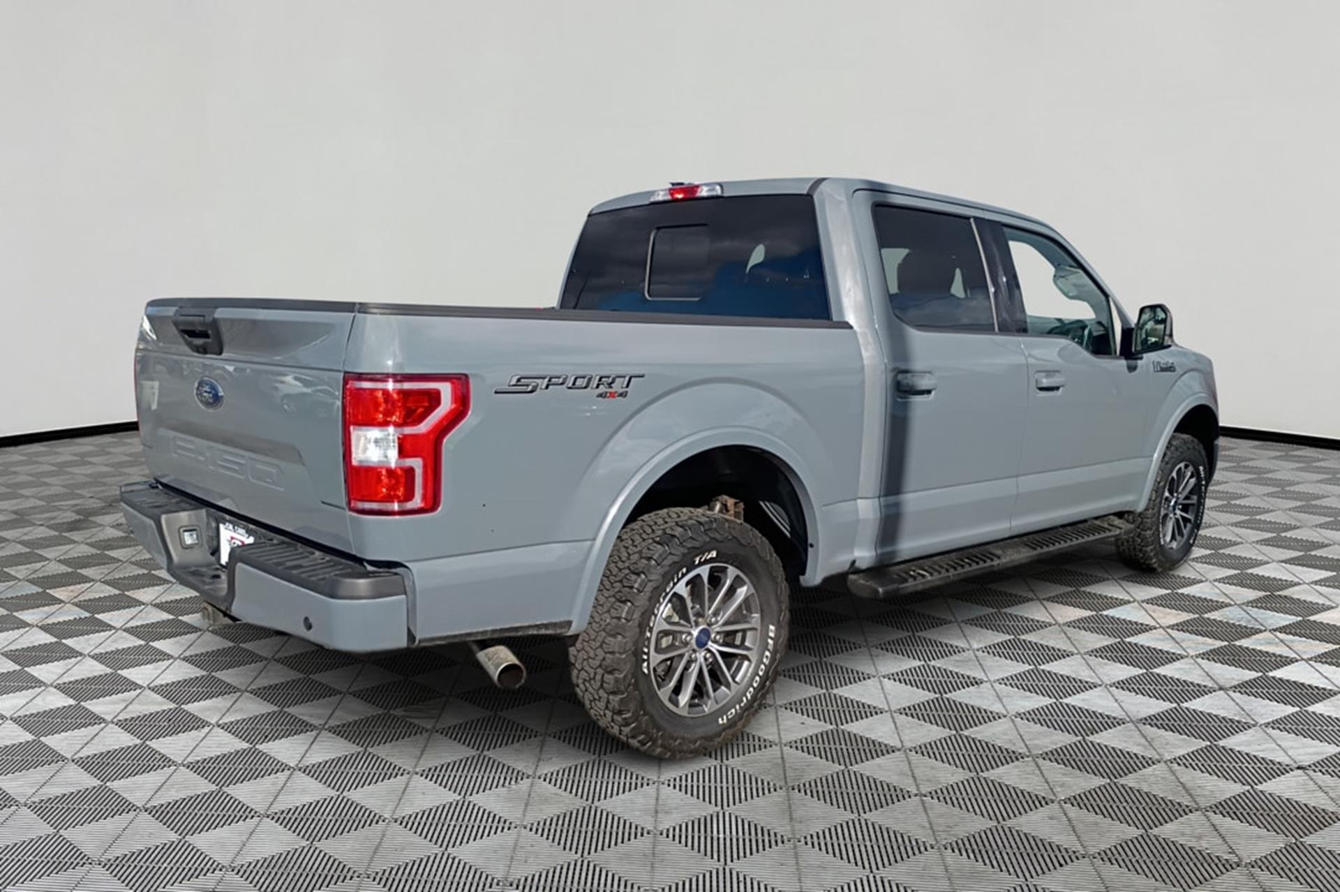 View vehicle photo 7