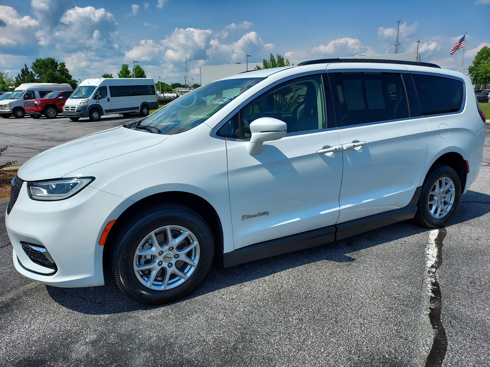Used 2022 Chrysler Pacifica Touring L with VIN 2C4RC1BG6NR197820 for sale in Louisville, KY