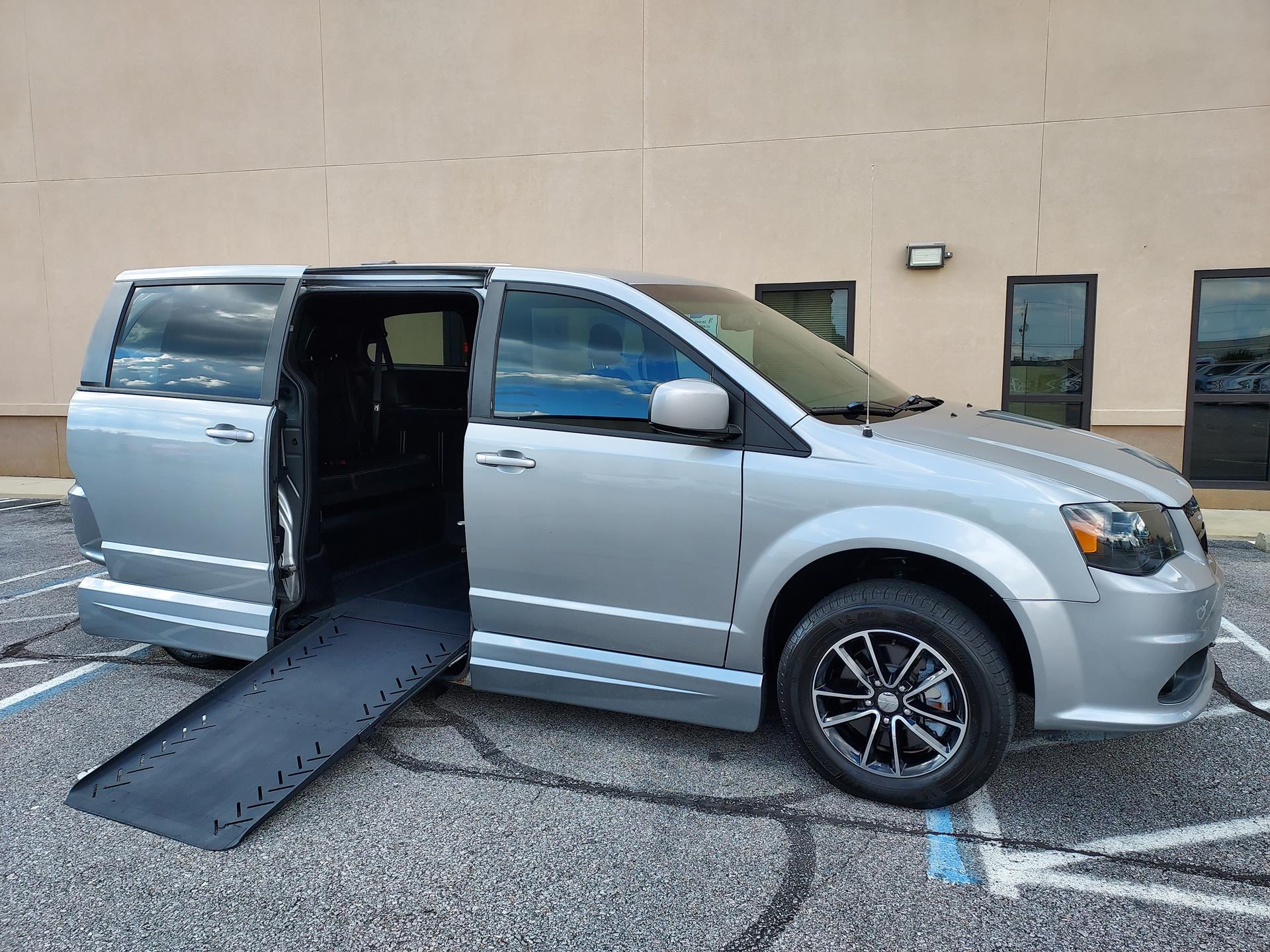 2018 Dodge Grand Caravan SXT's photo