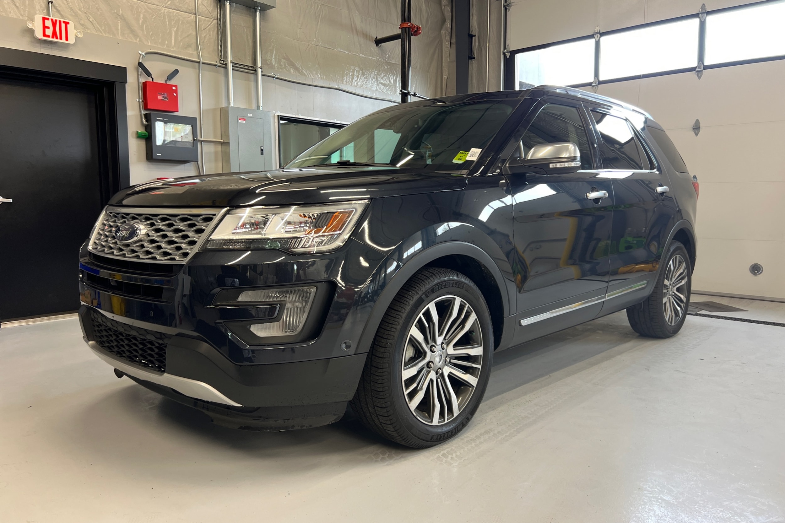 Smoked Quartz Metallic Tinted Clearcoat 2017 Ford Explorer SUV / Crossover All-Wheel Drive 6-Speed Automatic