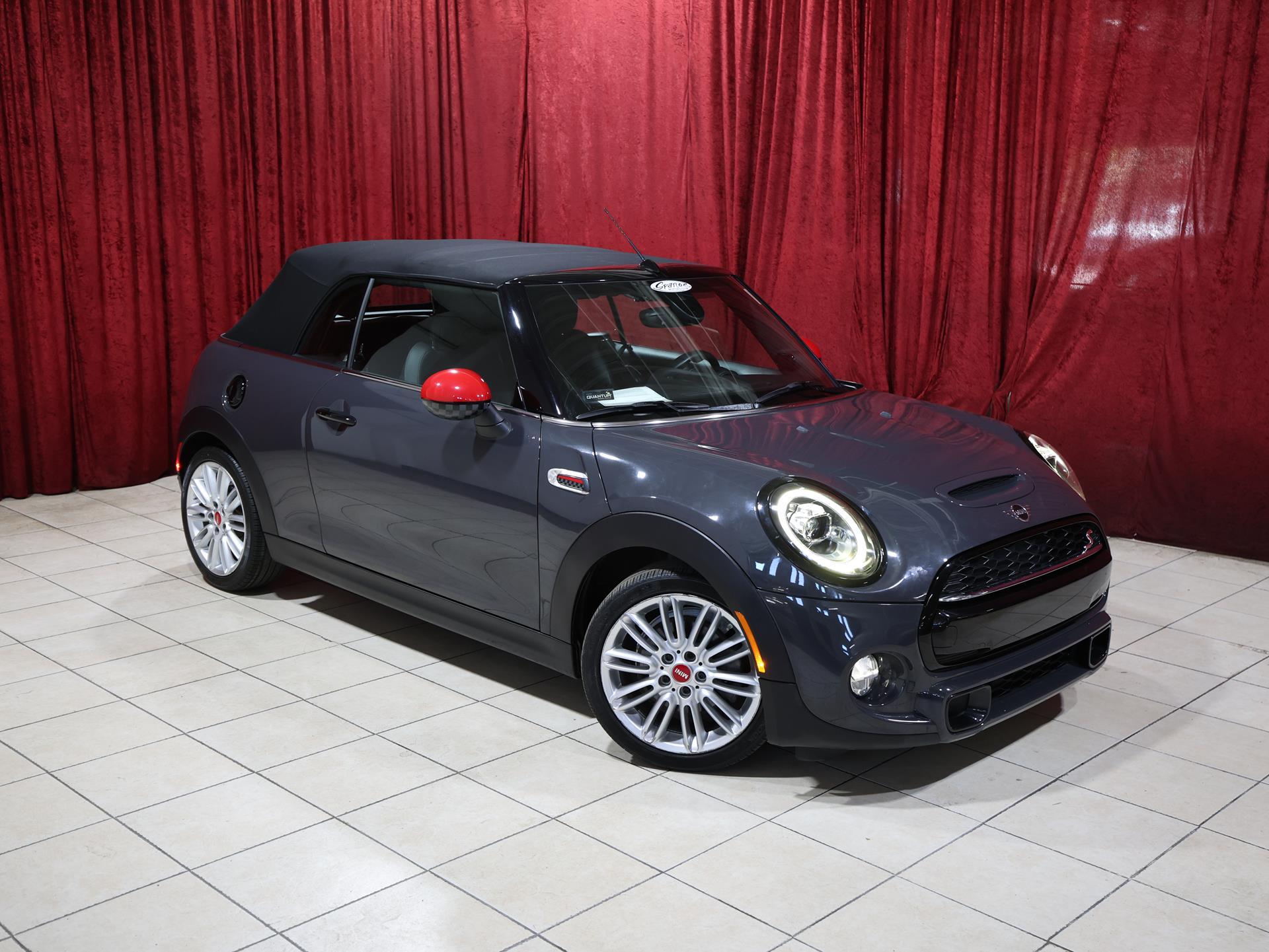 View vehicle photo 2