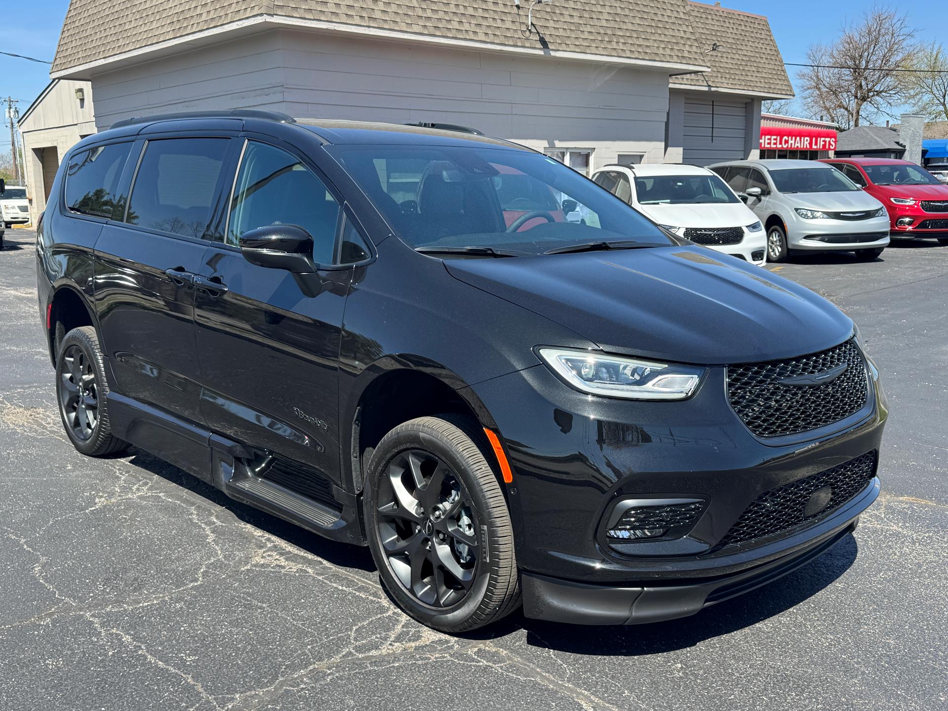 Used 2023 Chrysler Pacifica Touring L with VIN 2C4RC1BGXPR537957 for sale in Louisville, KY