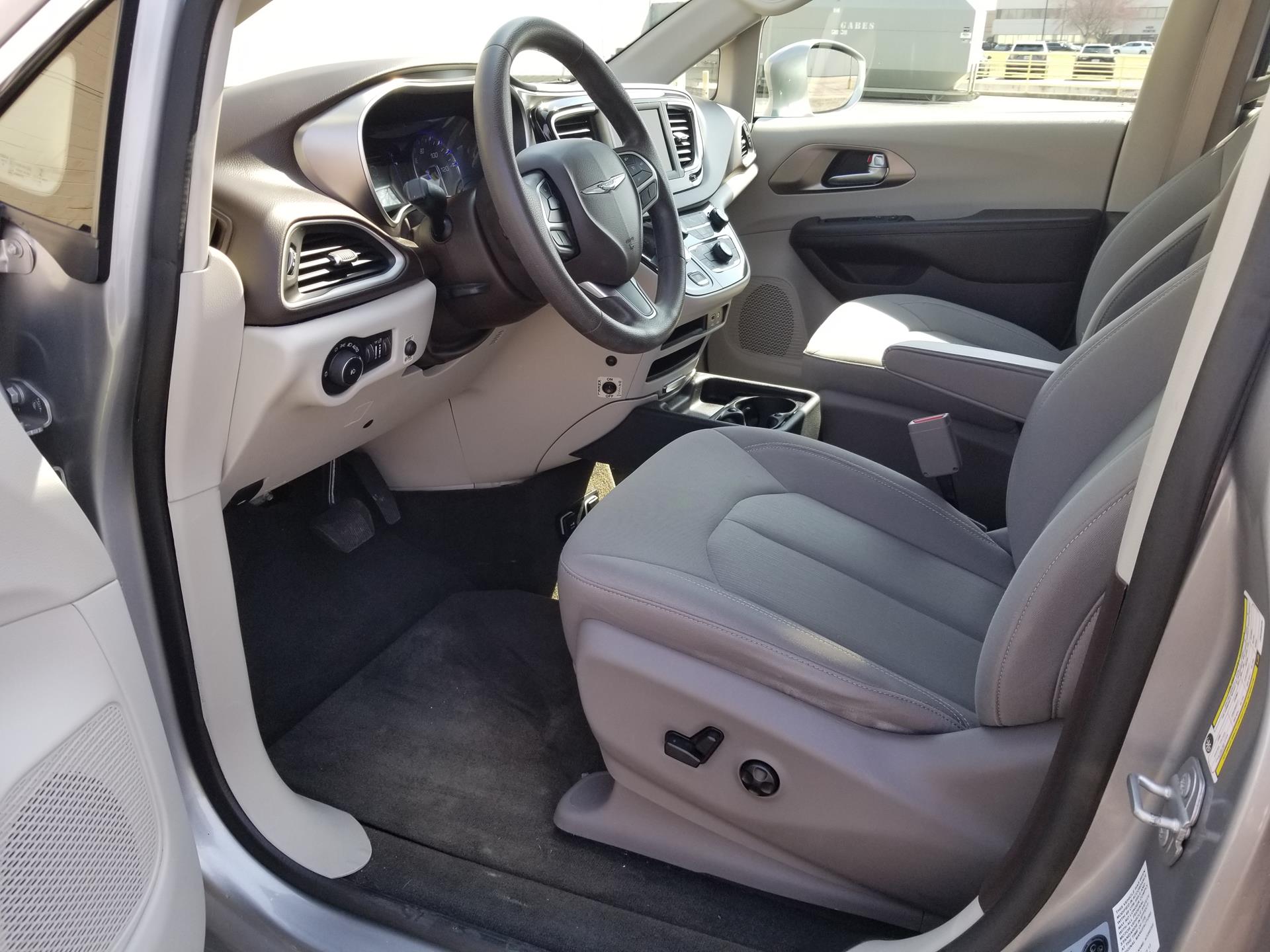 Used 2018 Chrysler Pacifica Touring Plus with VIN 2C4RC1FG0JR248426 for sale in Louisville, KY