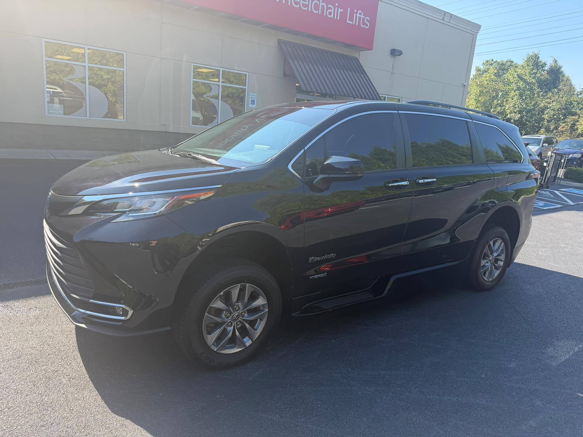 PRE OWNED 2021 Toyota Sienna XLE