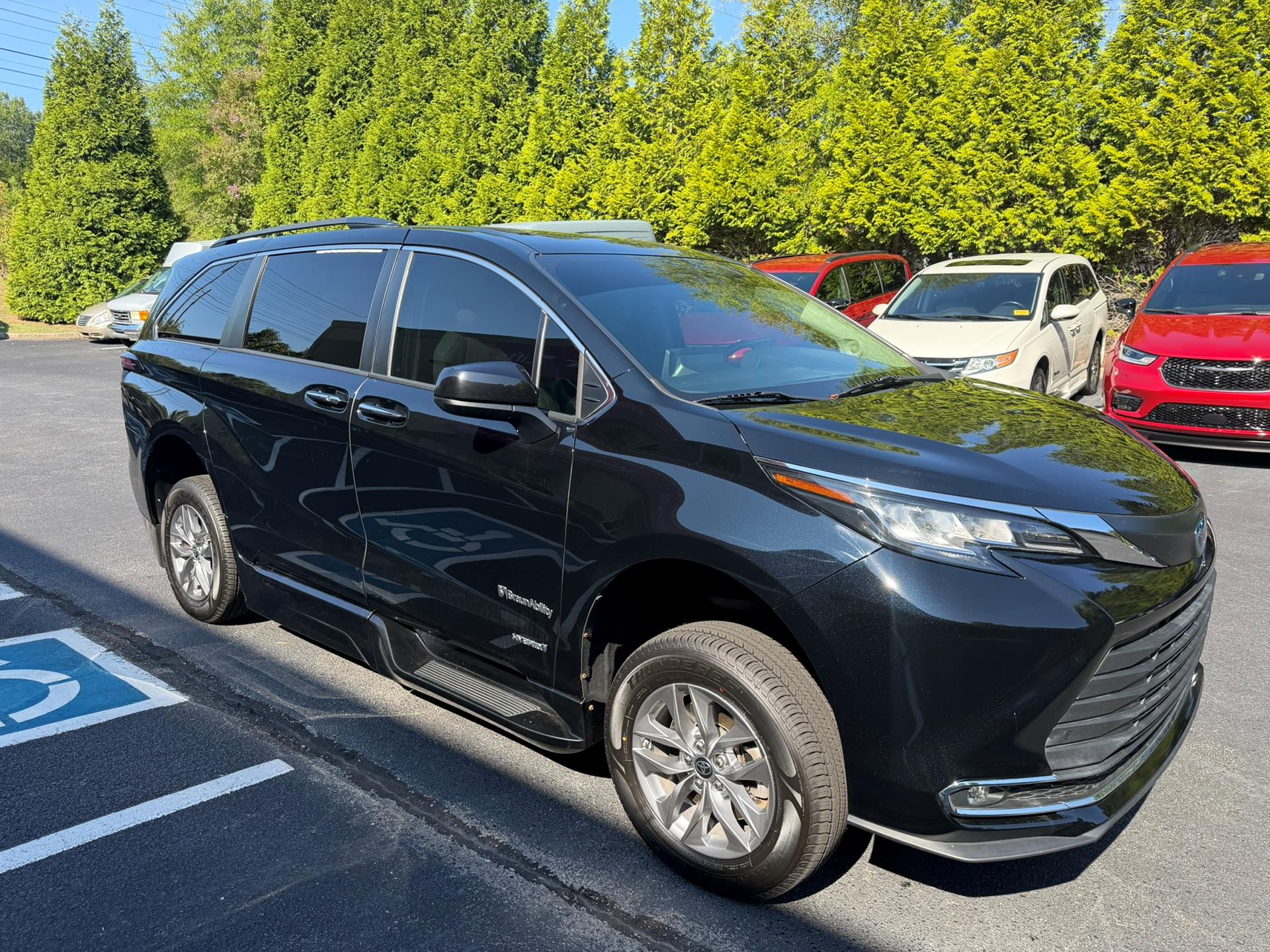 PRE OWNED 2021 Toyota Sienna XLE