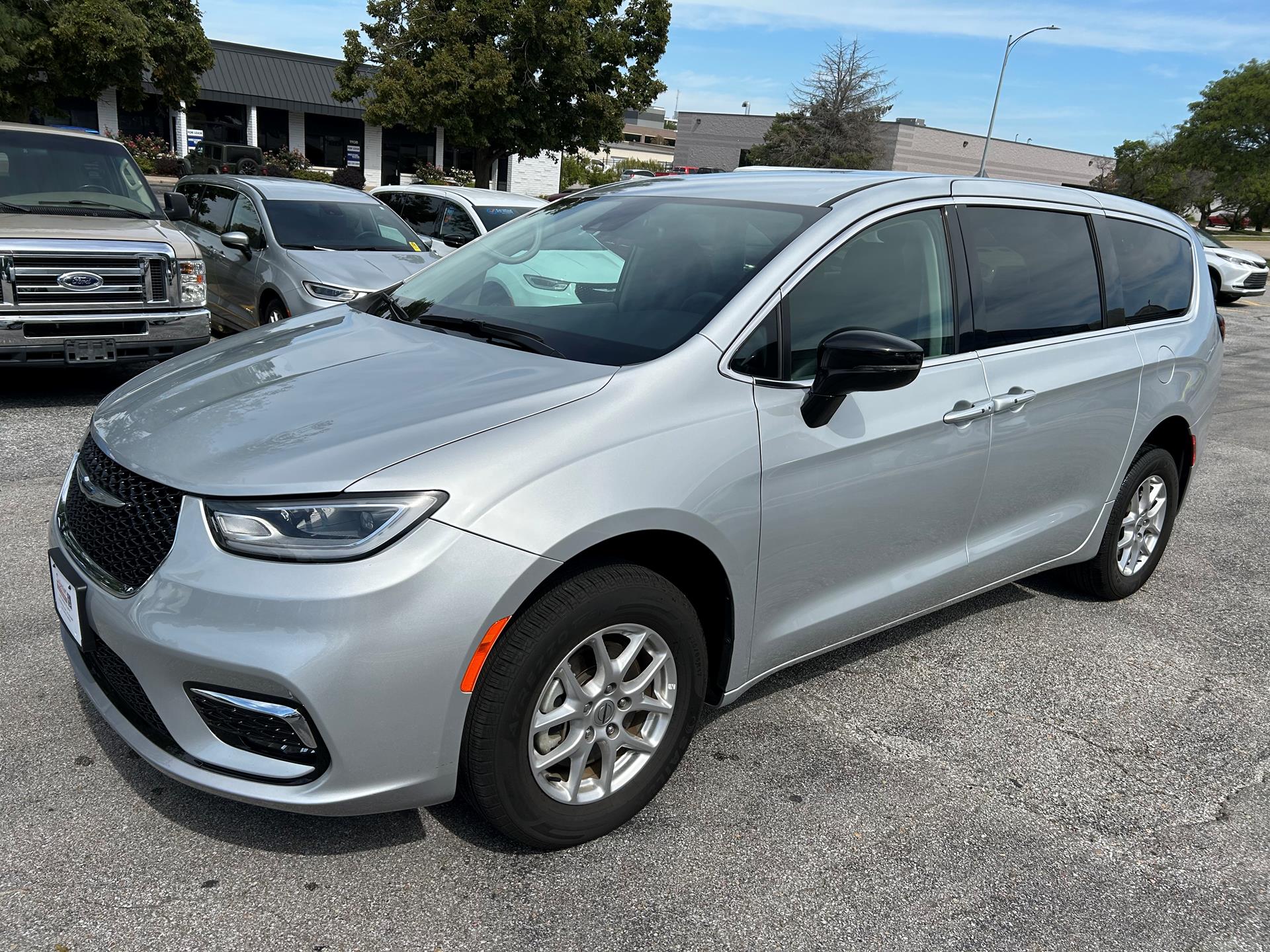 PRE OWNED 2024 Chrysler Pacifica Touring L