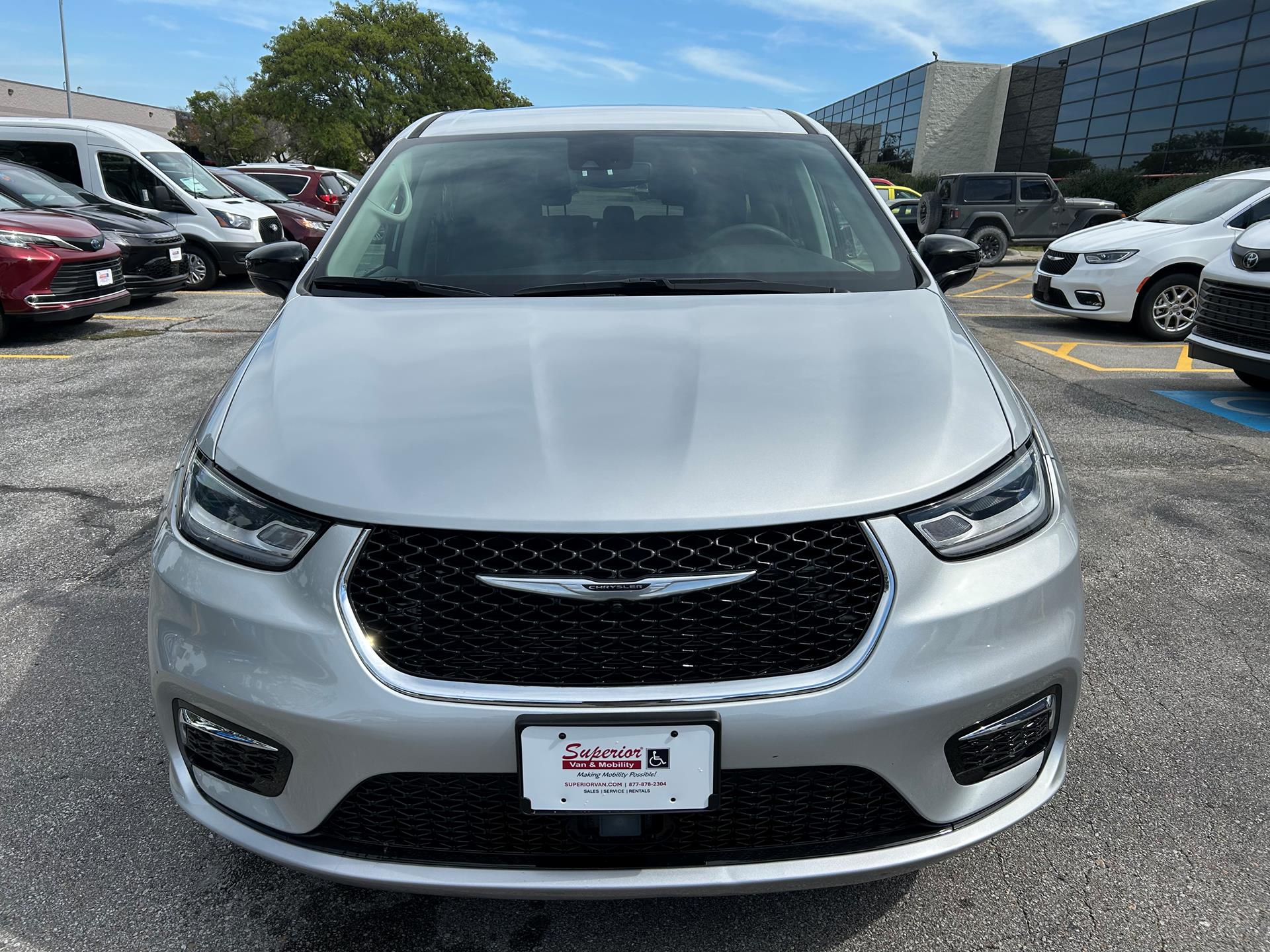 PRE OWNED 2024 Chrysler Pacifica Touring L