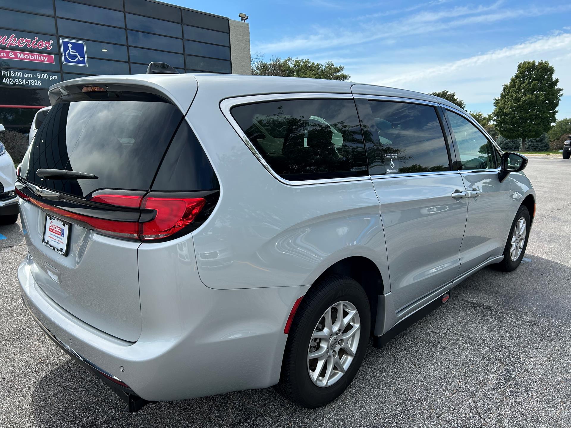 PRE OWNED 2024 Chrysler Pacifica Touring L