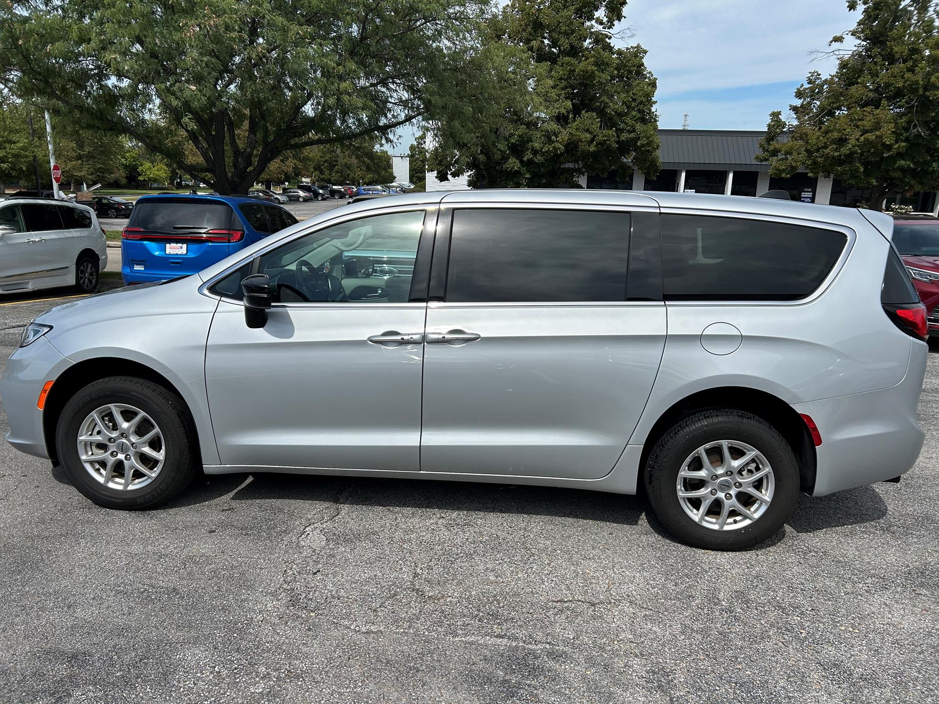 PRE OWNED 2024 Chrysler Pacifica Touring L