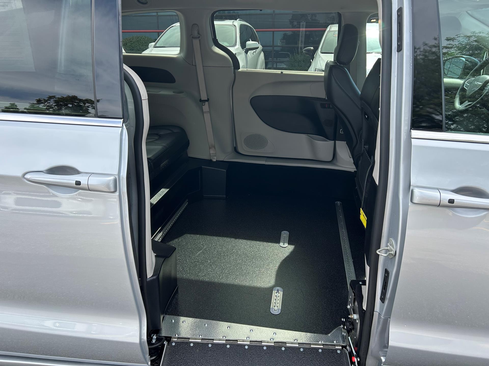 PRE OWNED 2024 Chrysler Pacifica Touring L