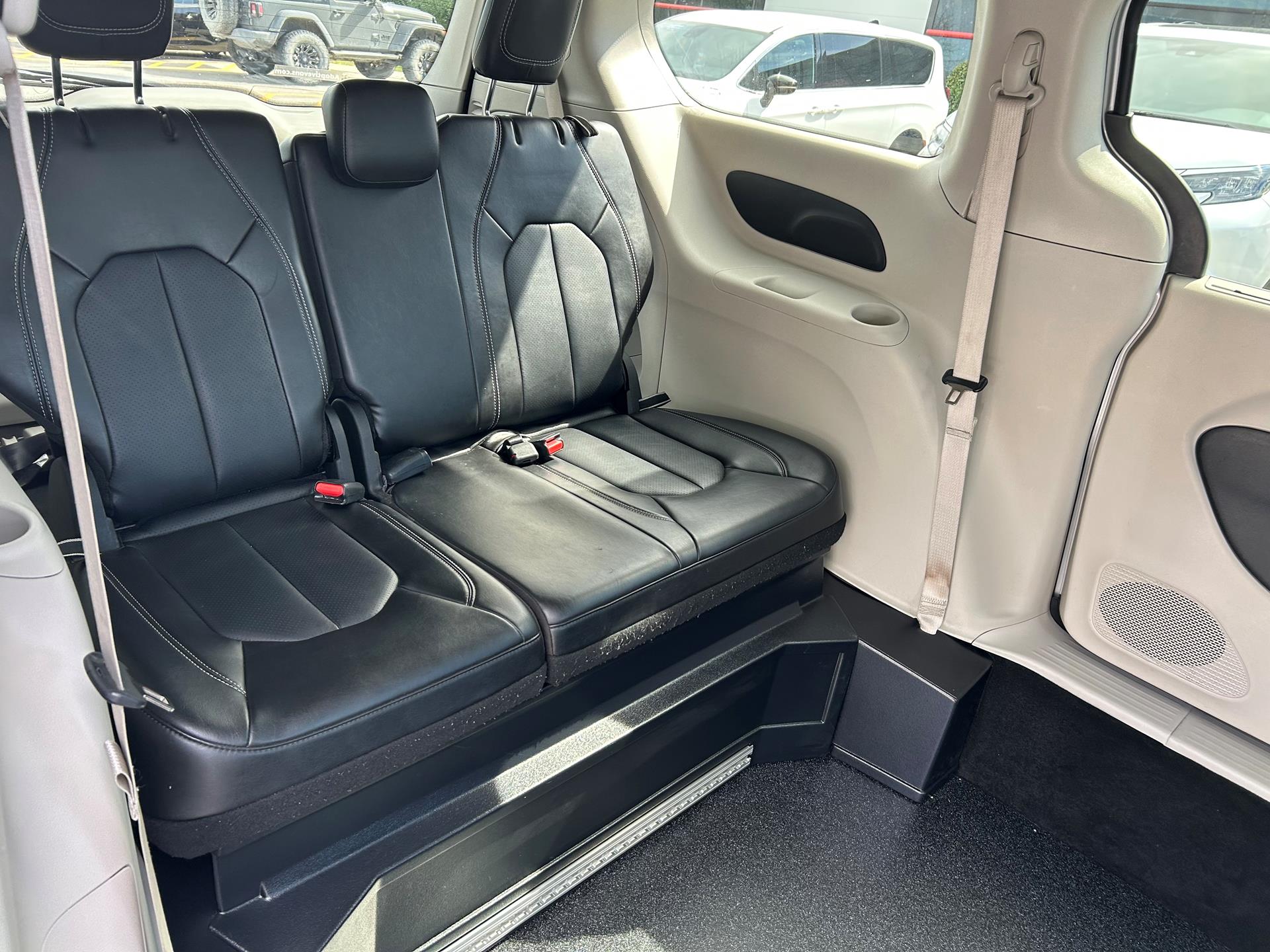 PRE OWNED 2024 Chrysler Pacifica Touring L