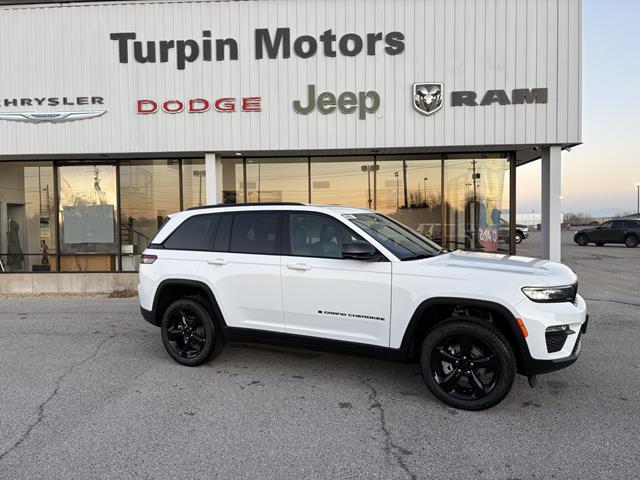 Bright White Clear Coat 2025 Jeep Grand Cherokee Limited 4WD SUV / Crossover Four-Wheel Drive 8-Speed Automatic